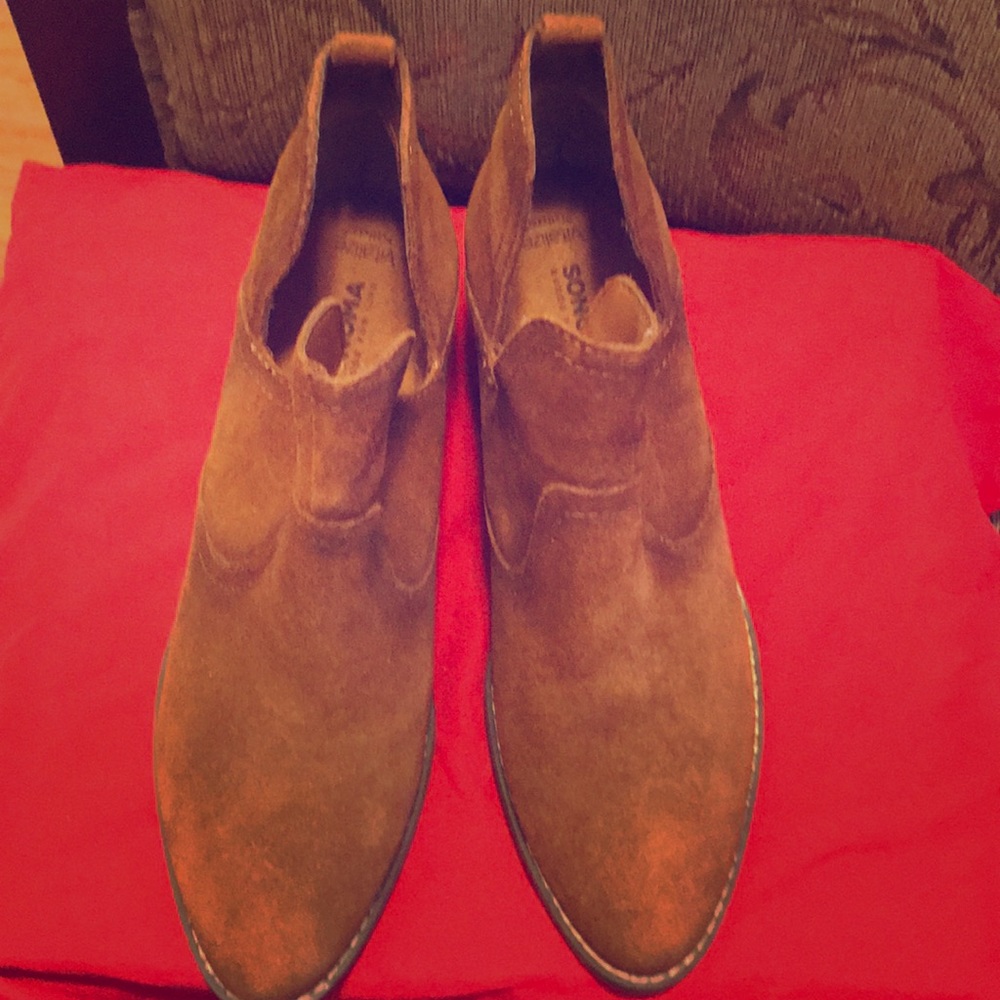 Suede ankle boots!